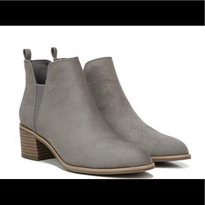 Block Heel Booties Gray 7M (63)